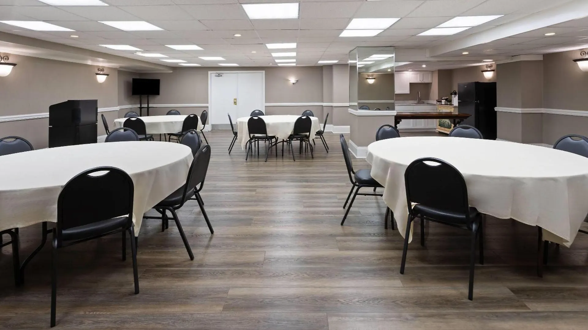 Howard Johnson Plaza By Wyndham Ocean City Oceanfront USA
