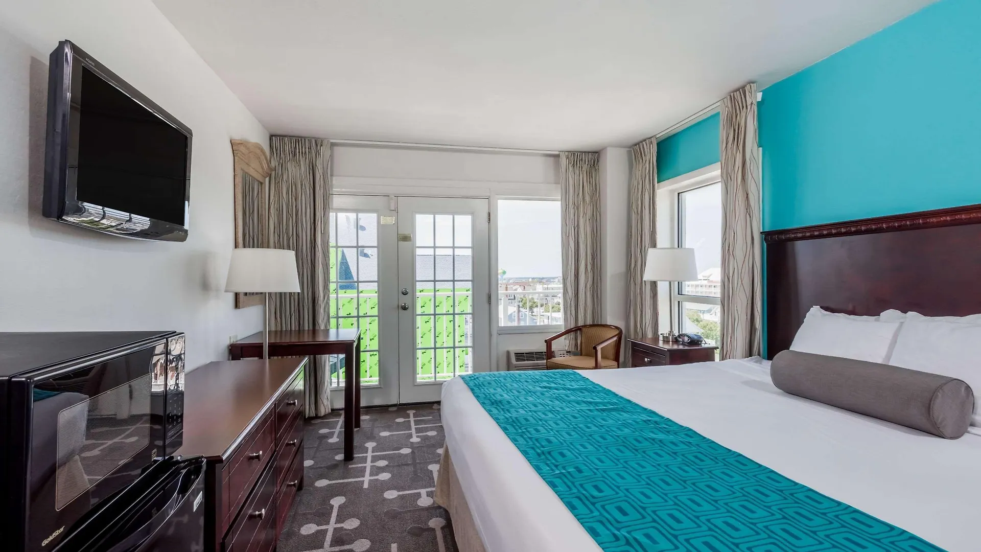 Howard Johnson Plaza By Wyndham Ocean City Oceanfront