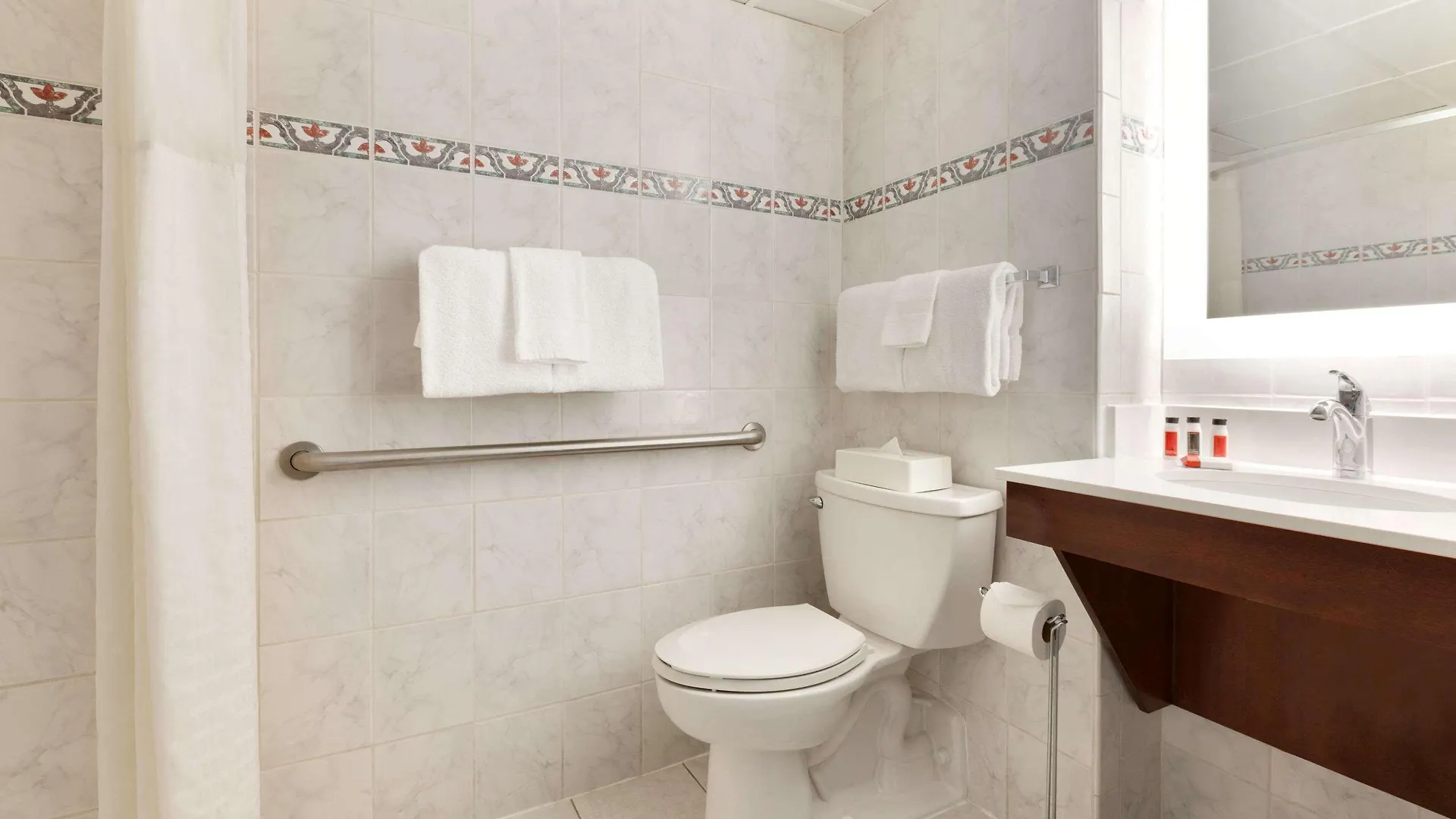 Howard Johnson Plaza By Wyndham Ocean City Oceanfront