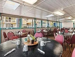 Howard Johnson Plaza By Wyndham Ocean City Oceanfront 3*,